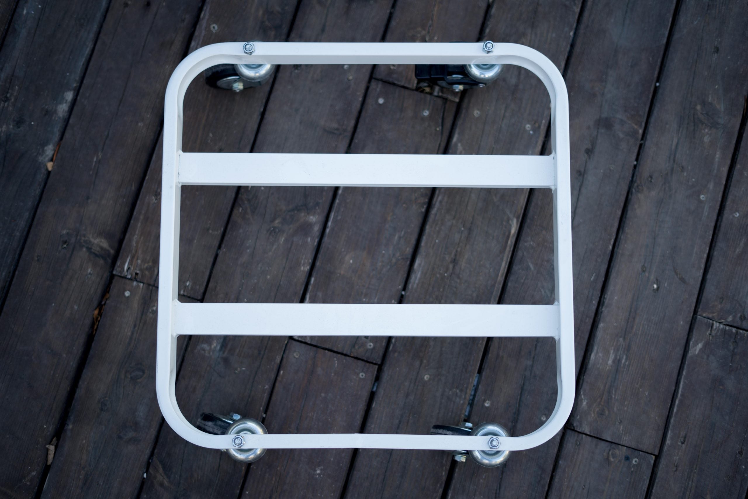 Carrello per vasi in cemento e terracotta quadro