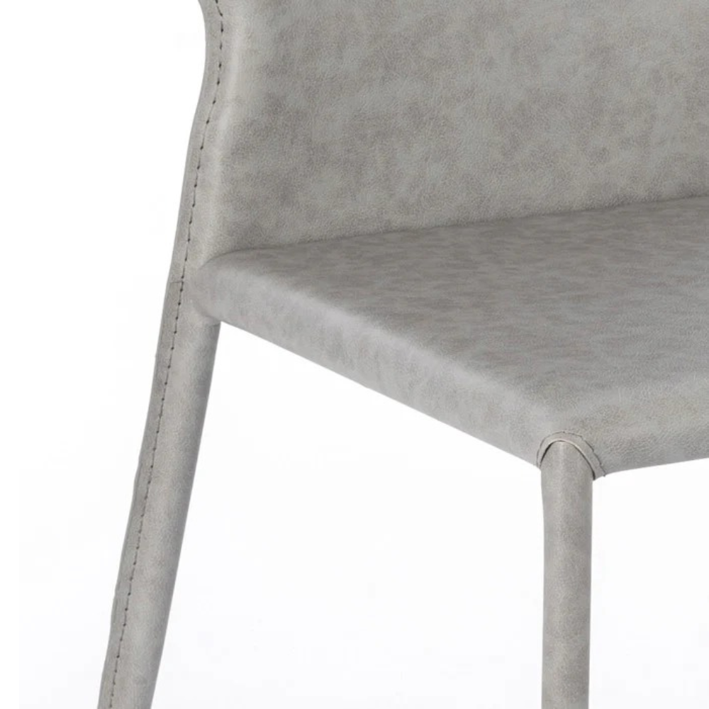 Lara, Set di 2 sedie in similcuoio Grigio chiaro (56cm X 44cm H. 86.5cm) | Duzzle