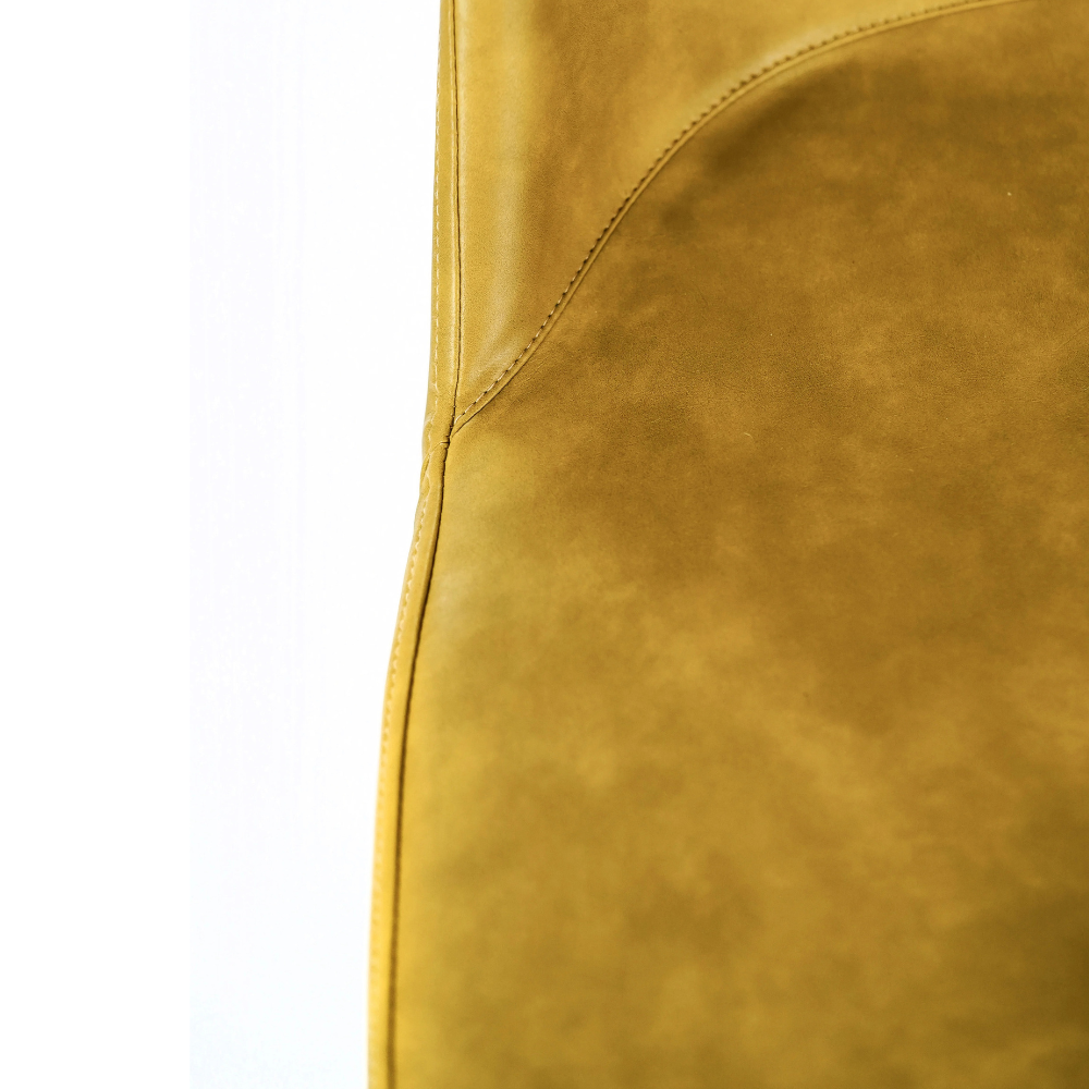 Gaelia, Set di 4 sedie in soft-touch Senape (52cm X 45cm H. 85cm) | Duzzle