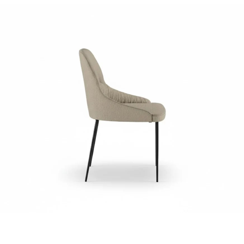 Set di 4 sedie da pranzo imbottite in tessuto beige Harmony con struttura in metallo facili da pulire | Duzzle