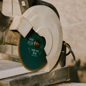 Disco Diamantato Turbo, 230mm x 22,23mm, Lama Circolare per Taglio a Secco, 6600 Giri/Min