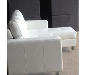 Divano 3 posti con pouf reversibile dx/sx in ecopelle bianco 205cm Sicorage Sufly
