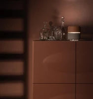 E-STYLO Lampada da tavolo bicolore dal design compatto e moderno, ideale per aggiungere un tocco di stile contemporaneo a qualsiasi ambiente, 16cm X 16cm H. 19cm