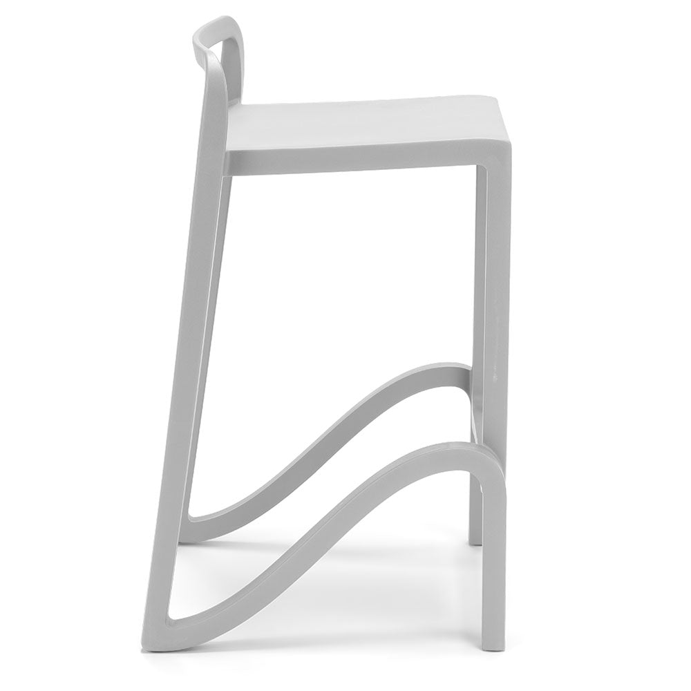 Set 2 sgabelli in polipropilene EOLO altezza seduta 65cm, impilabile, idrorepellente, resistente ai raggi UV, design moderno e innovativo, ideale per la cucina, la veranda o giardino colore Bianco