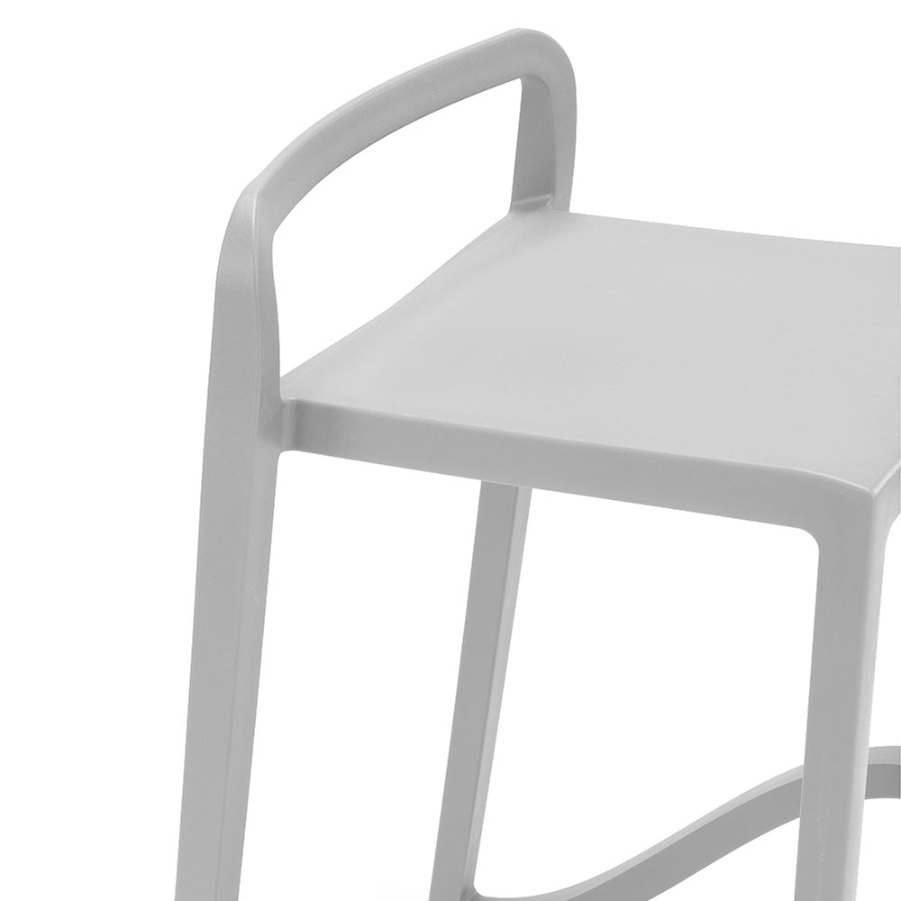 Set 2 sgabelli in polipropilene EOLO altezza seduta 75cm, impilabile, idrorepellente, resistente ai raggi UV, design moderno e innovativo, ideale per la cucina, la veranda o giardino colore Bianco