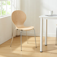 Set di 4 Sedie da Sala ETNE Impilabili - Legno Naturale / Cromato [en.casa]