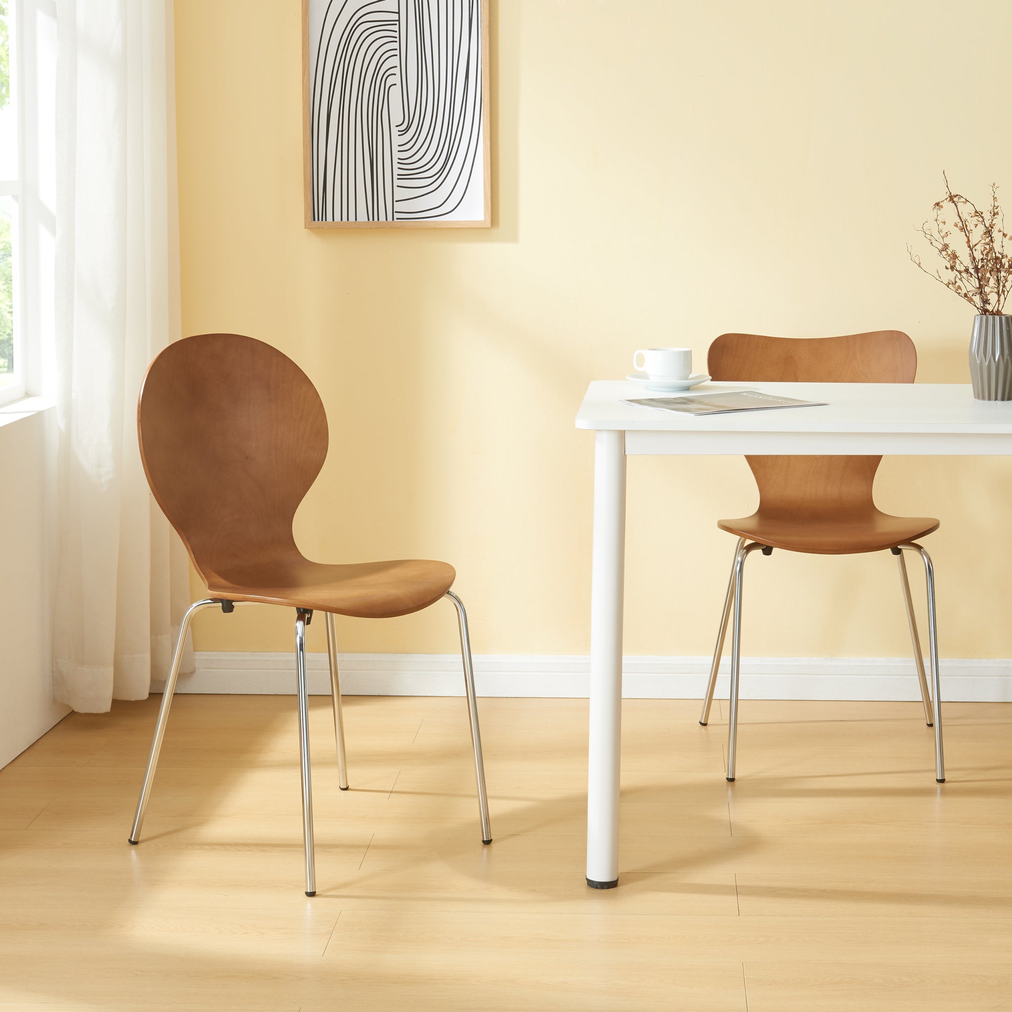 Set di 4 Sedie da Sala ETNE Impilabili - color Noce / Cromato [en.casa]