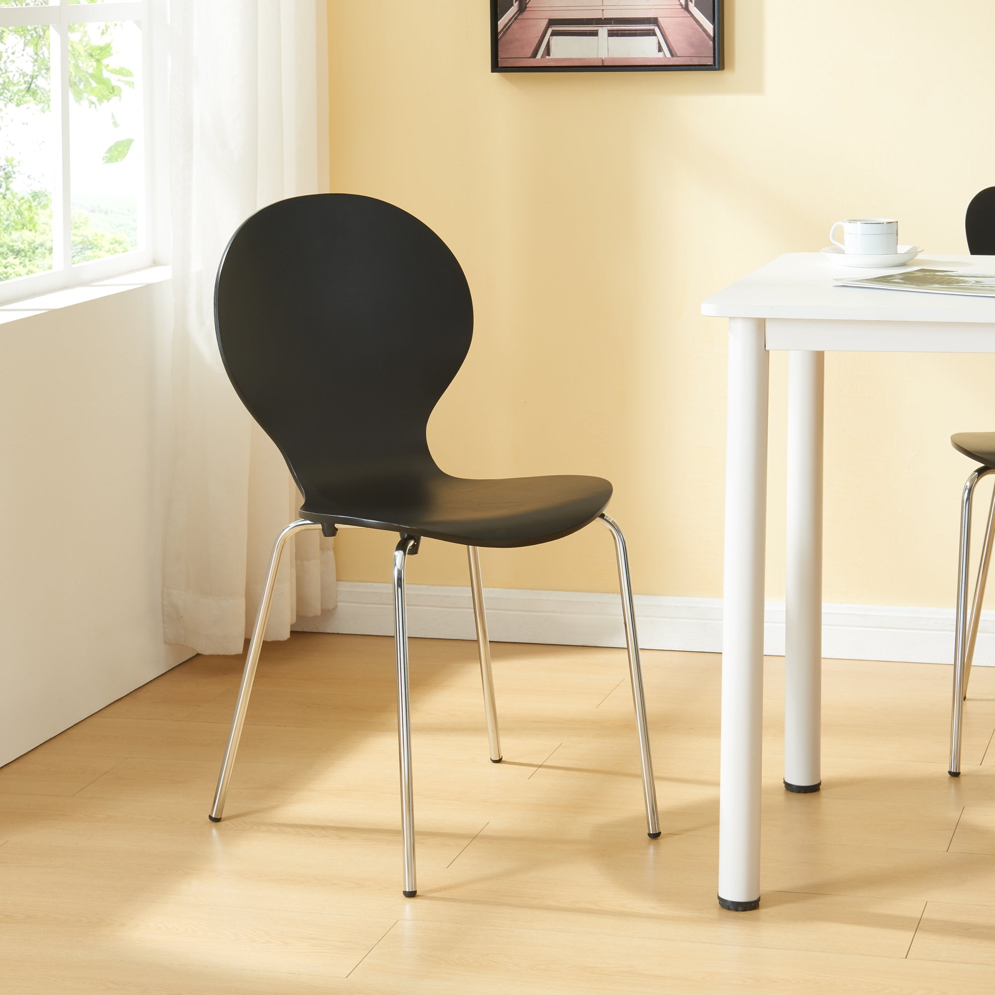 Set di 4 Sedie da Sala ETNE Impilabili - Nero / Cromato [en.casa]