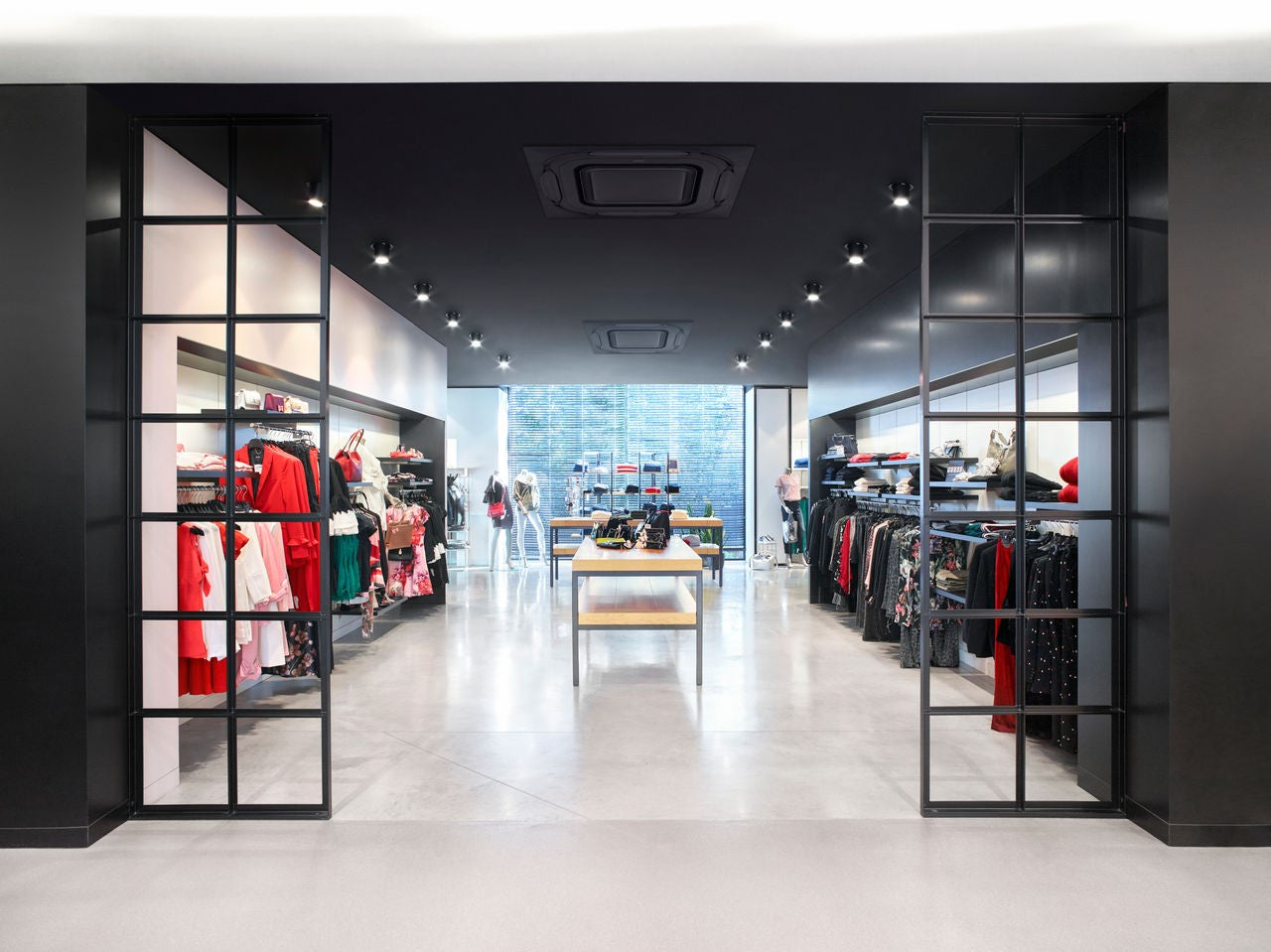 Climatizzatore Condizionatore Daikin Bluevolution a Cassetta Round Flow 18000 Btu FCAG50B R-32 Wi-Fi Optional con Griglia Standard Inclusa - Garanzia Italiana