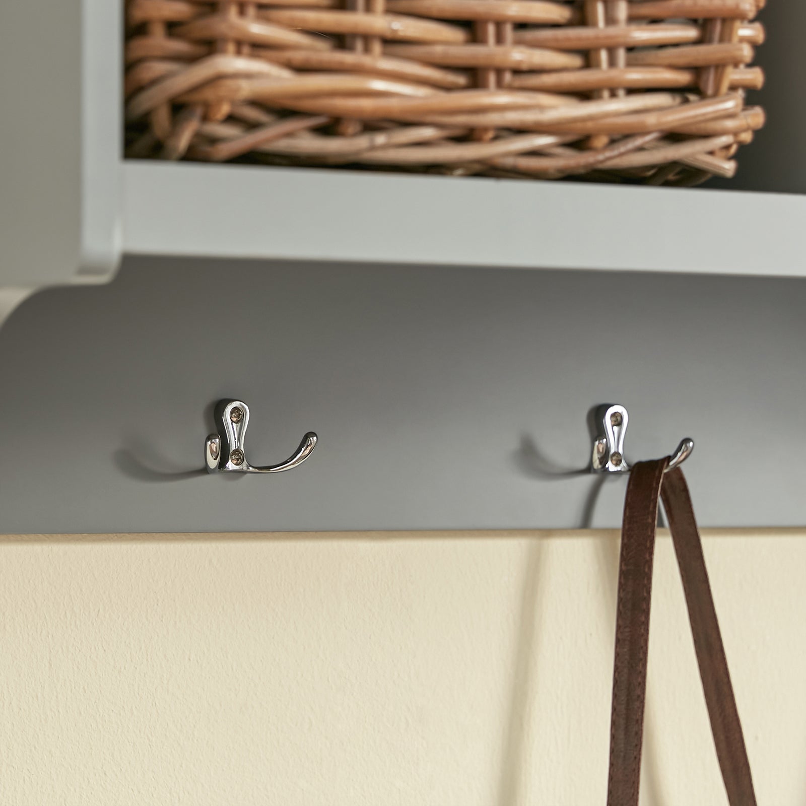 Appendiabiti da parete Appendiabiti da ingresso Mensola pensile con 3 cesti e 4 ganci, grigio chiaro 100x25x35cm FHK28-HG SoBuy