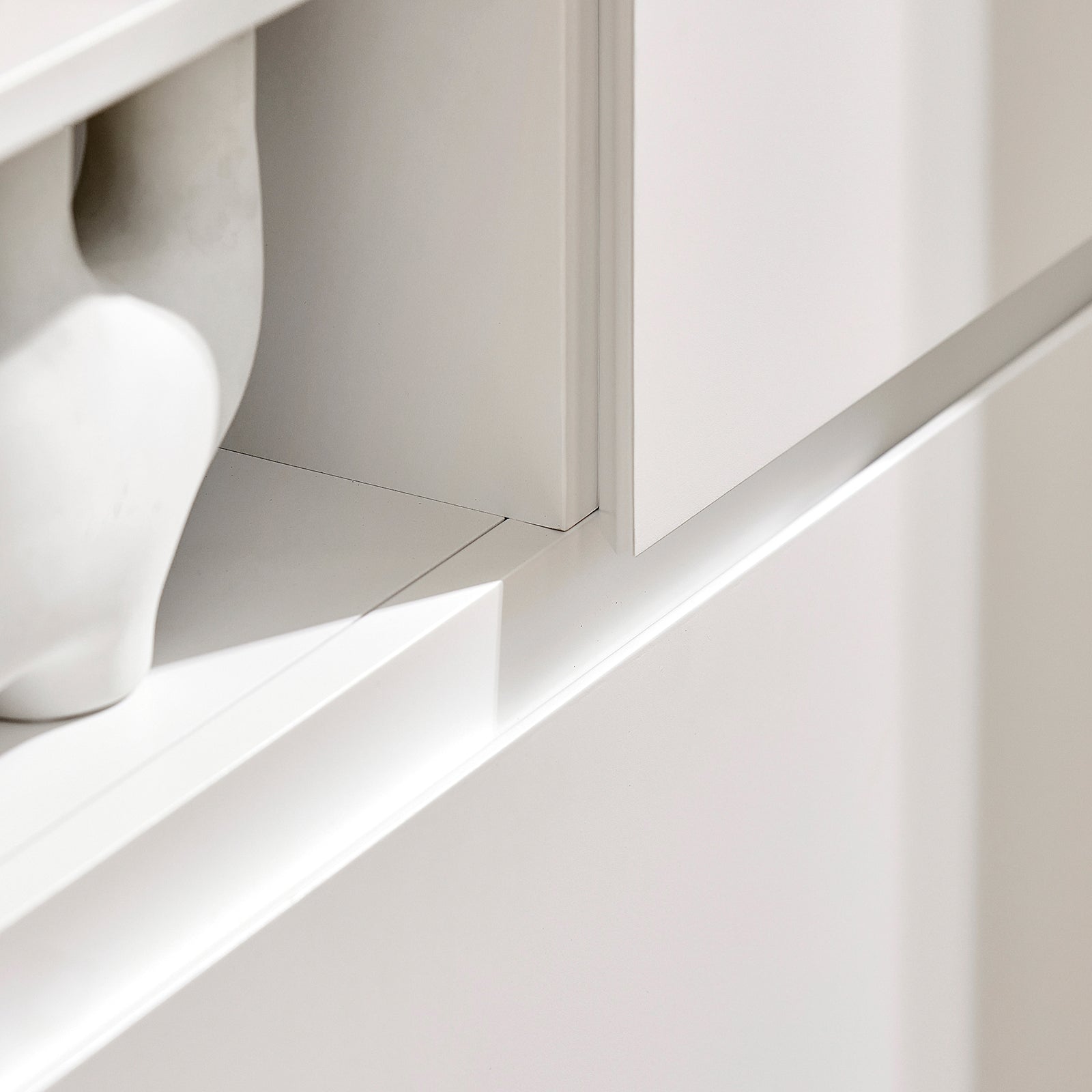 Scarpiera con 2 ribalte, 2 vani a giorno e 1 anta, Portascarpe salvaspazio regolabili bianco FSR111-W