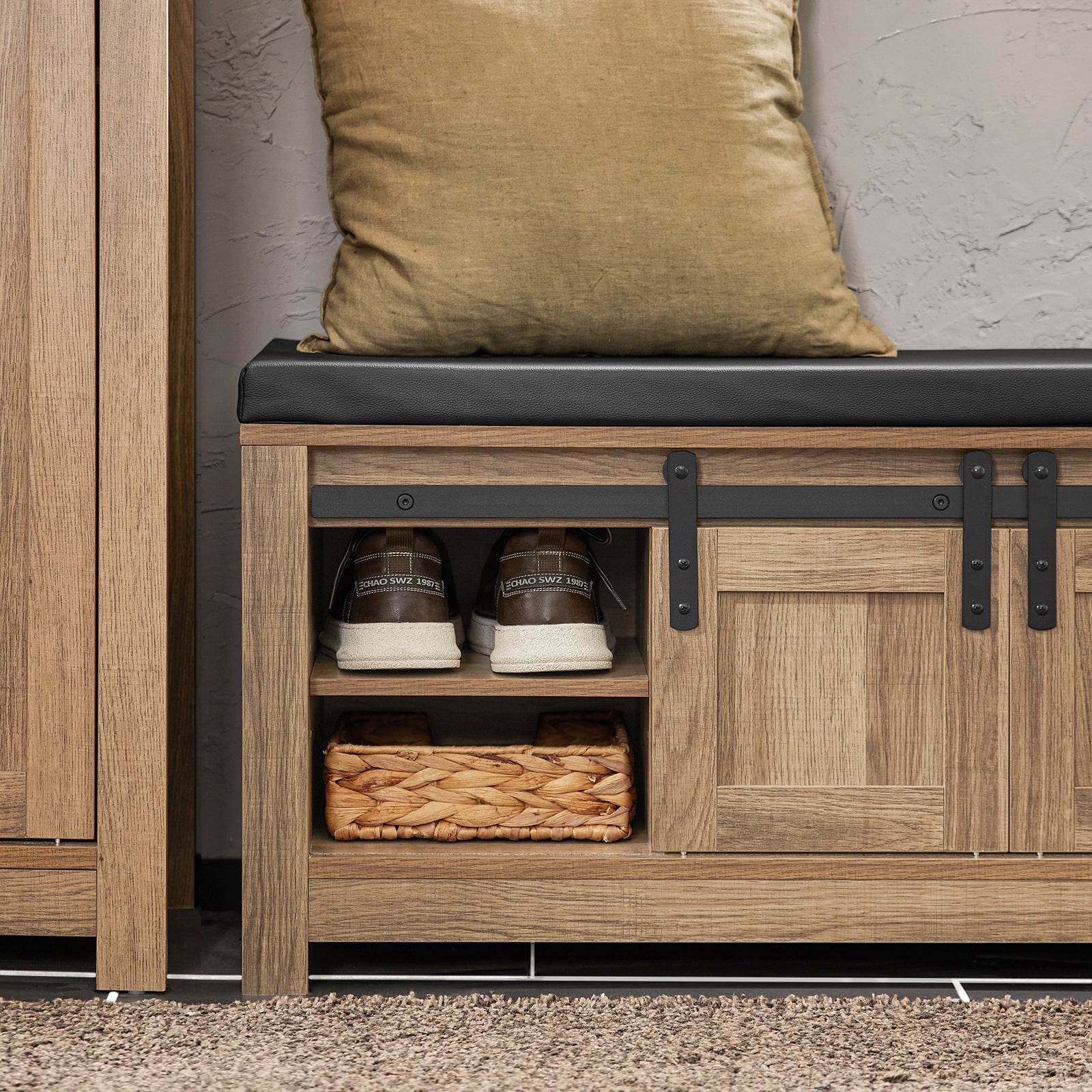 Scarpiera Con Ante Scorrevoli Scarpiera Con Porta Fienile Panca Con Vano Portaoggetti Panca Per Pavimento Marrone Chiaro, L100xP35xA46cm FSR118-BR SoBuy