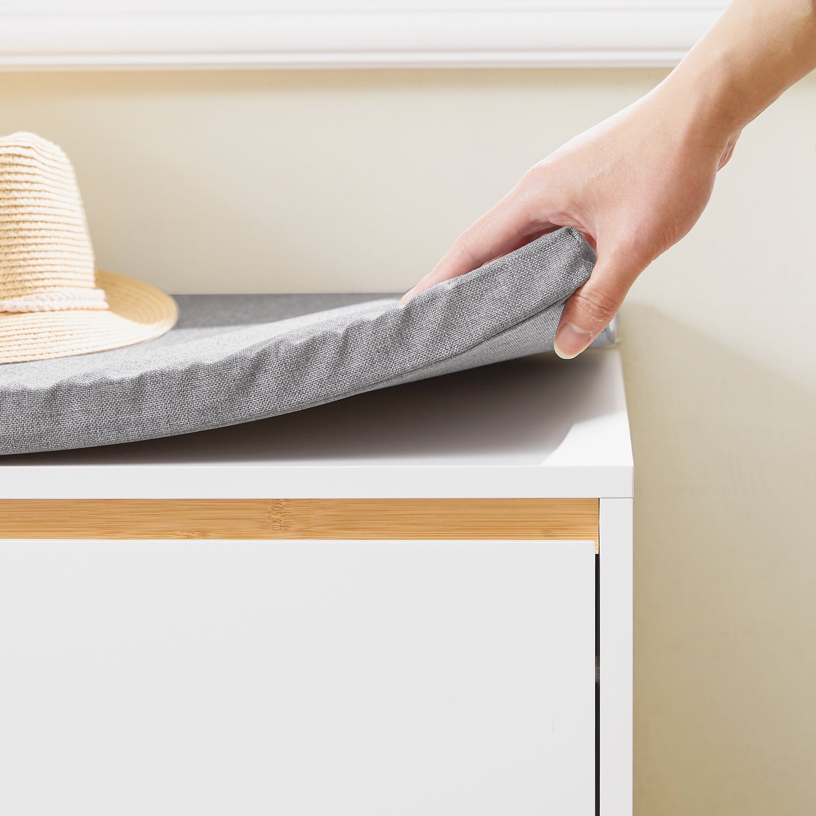 SoBuy Scarpiera con Ribalta Scarpiera con Panca Imbottita, Scarpiera Salvaspazio, Mobile da Ingresso, Bianco-Naturale, 60x34x55 cm FSR191-WN