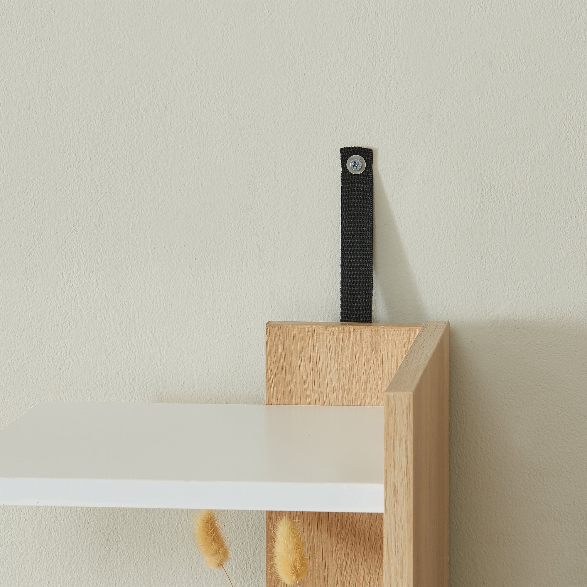 Mobile TV Rauki con Ripiani Laterali e Ante a Ribalta - Bianco/Effetto Rovere [en.casa]