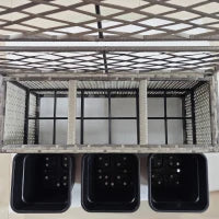 Fioriera con Grigliato per Rampicanti con 3 Vasi in Acciaio e Rattan PE, 84x30x107cm, Grigio