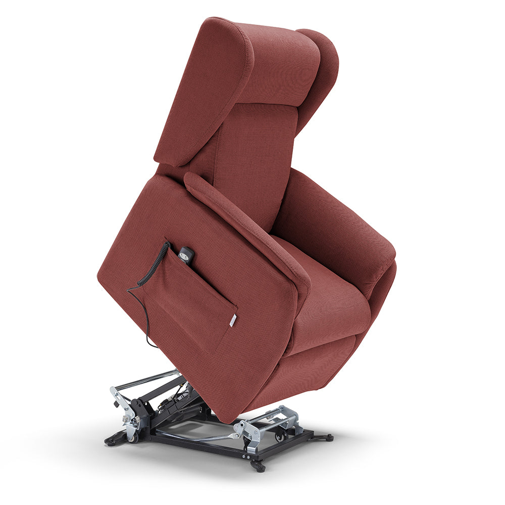 Poltrona relax elettrica FIRENZE MADE IN ITALY per anziani e disabili, 2 motori, 4 ruote, tessuto antimacchia, colore Rosso