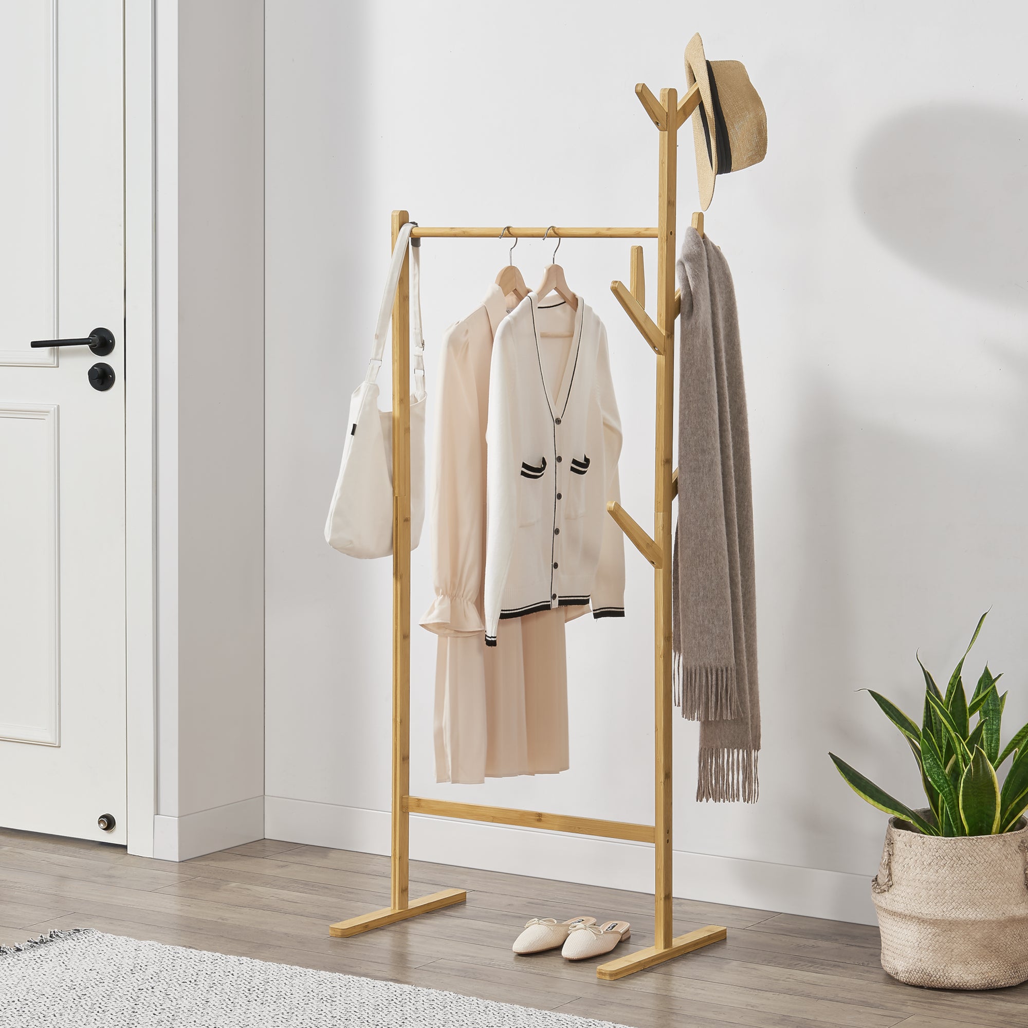 Stand Appendiabiti Nordreisa con Barra e Bracci - bambù [en.casa]