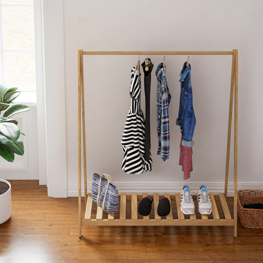 Stand Appendiabiti 'Ledøje' 125 x 86 x 38 cm Organizzatore Guardaroba con Barra Porta Abiti e Ripiano Struttura in Legno