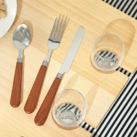 Cesta da Pic Nic per 4 Persone con Tavolino e Cavatappi, in Vimini, 51x33x25 cm, Marrone Chiaro