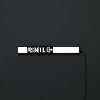 E-STYLO Lightbox decorativa con scritta "#SMILE", ideale per aggiungere un tocco moderno e creativo a qualsiasi ambiente, 3cm X 80cm H. 10cm