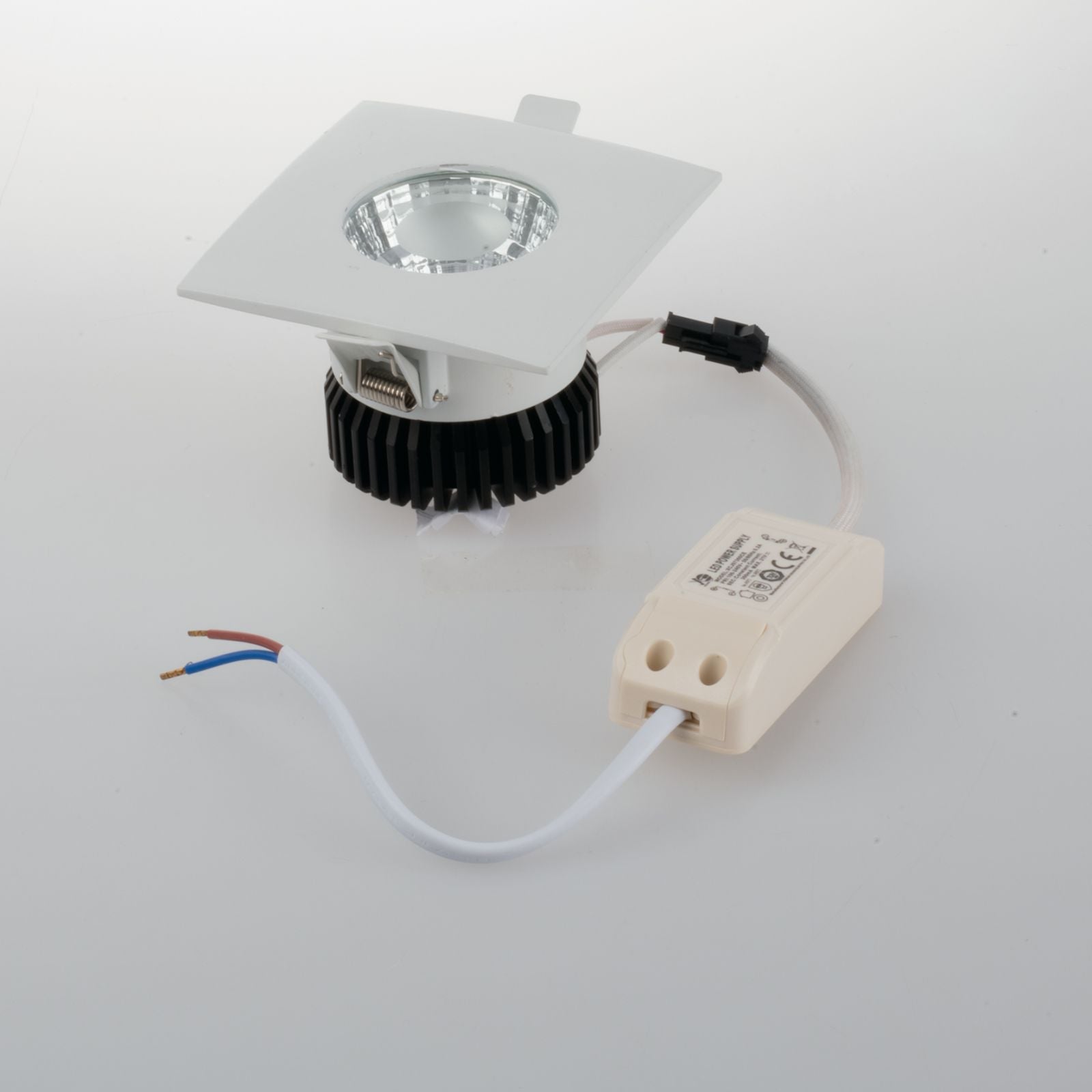 INCASSO LED NADIR BIANCO 6W 390LM 3200K IP44 9X9X10,5CM