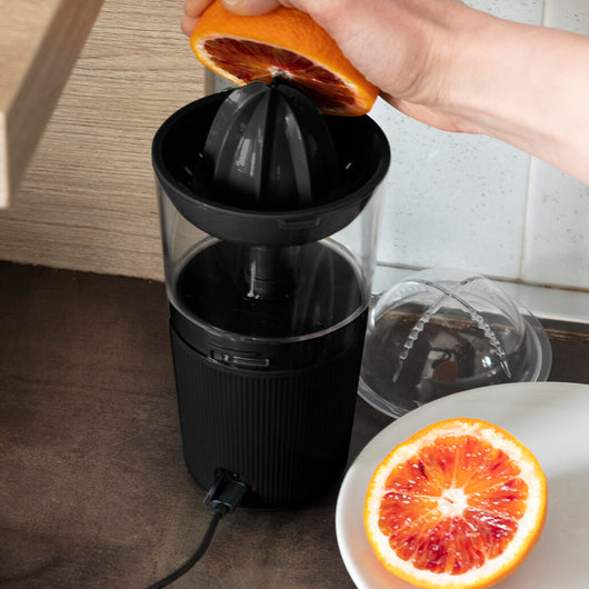 Innoliving Spremiagrumi Ricaricabile Senza Fili INN-694 - Recipiente da 250ml, Ricarica con USB-C, Batteria da 1500mAh, 20 Minuti di Autonomia, Parti Lavabili in Lavastoviglie, Cordless