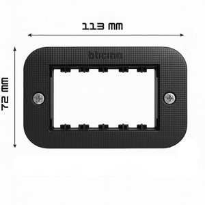 Bticino living now supporto con valva di protezione per placche modulari *** numero posti 3 moduli, confezione 1
