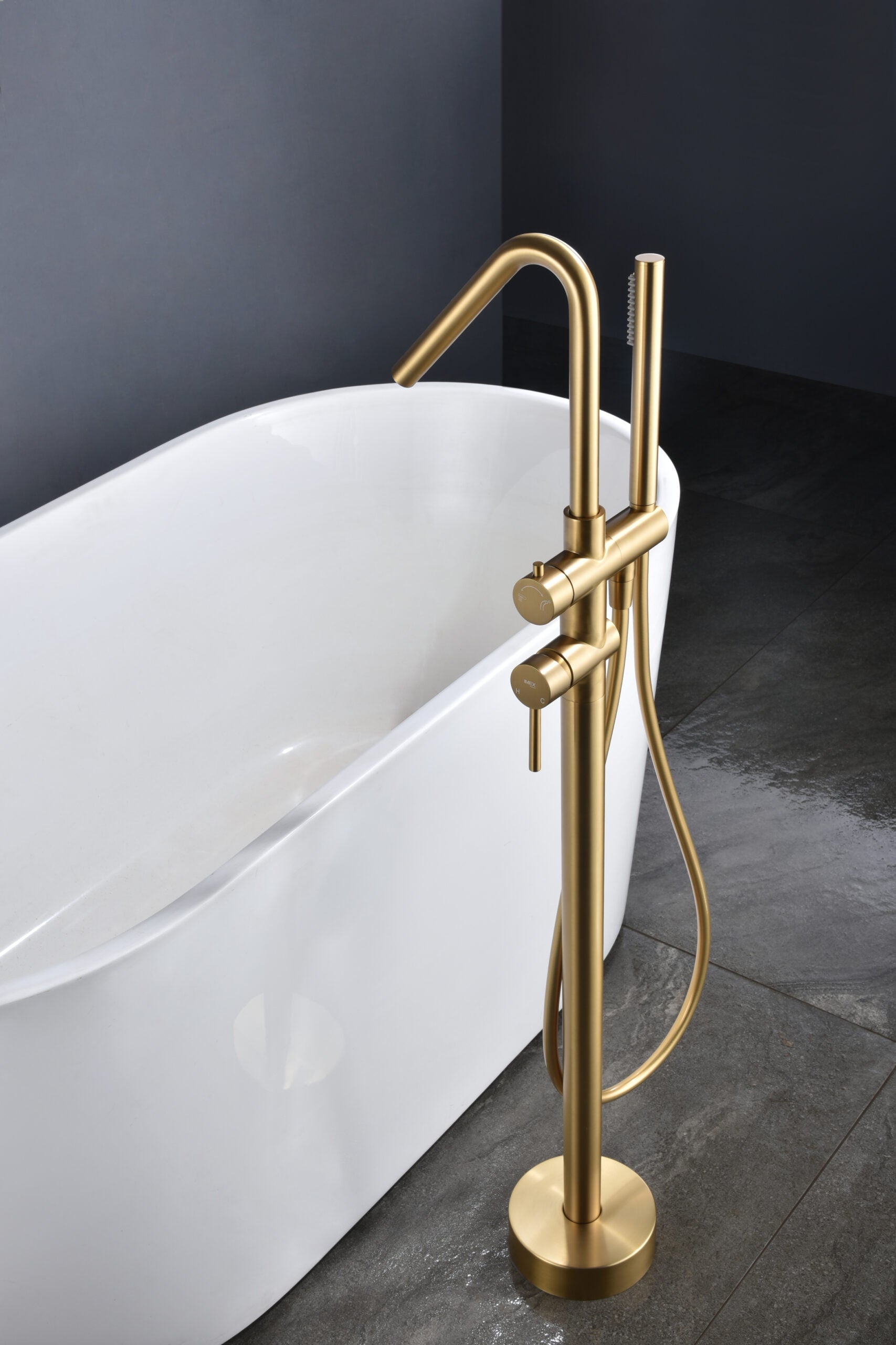 IMEX Miscelatore vasca-doccia a pavimento in ottone e acciaio finitura oro spazzolato con cartuccia ceramica Ø35 mm tubo flessibile in PVC e manopola singola modello Imex-BBECO1-OC
