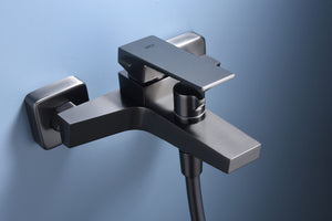 IMEX Miscelatore vasca-doccia in ottone con finitura black gun metal supporto doccetta in ABS tubo flessibile PVC 180 cm cartuccia in ceramica Ø35 mm maniglia quadrata modello Imex-BDAR025-4BGM