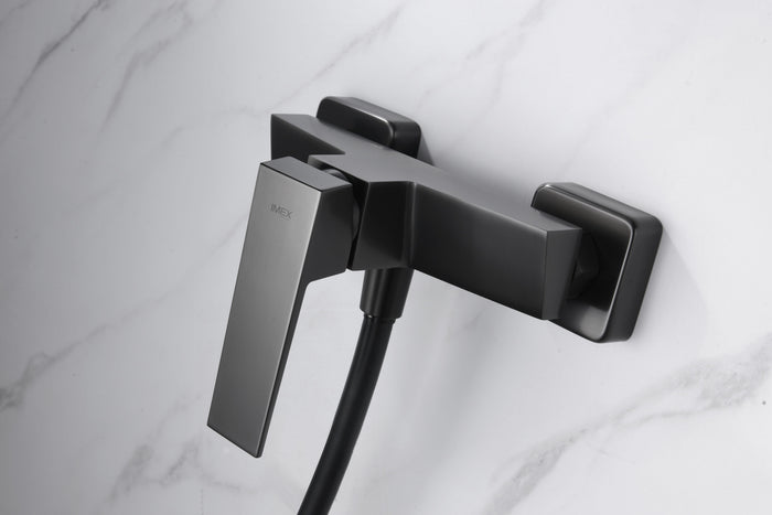 IMEX Miscelatore doccia in ottone con finitura black gun metal PVD manopola quadrata tubo flessibile 180 cm in PVC portamanopola in ABS cartuccia ceramica Ø35 mm Modello Imex-BDAR025-5BGM Art Blac