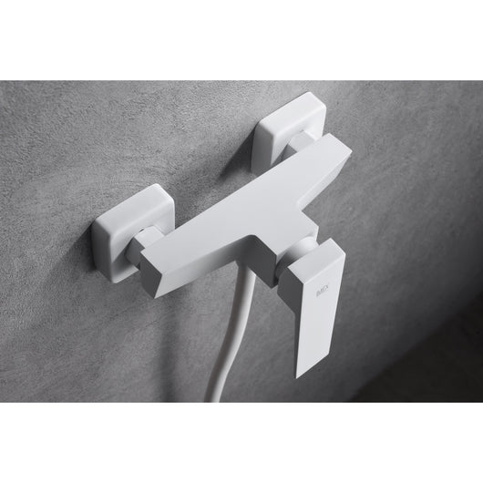 IMEX Miscelatore doccia in ottone e zama bianco opaco con cartuccia ceramica Ø35 mm tubo flessibile PVC 180 cm portamanopola in ABS manopola quadrata Imex-BDAR025-5BL Art