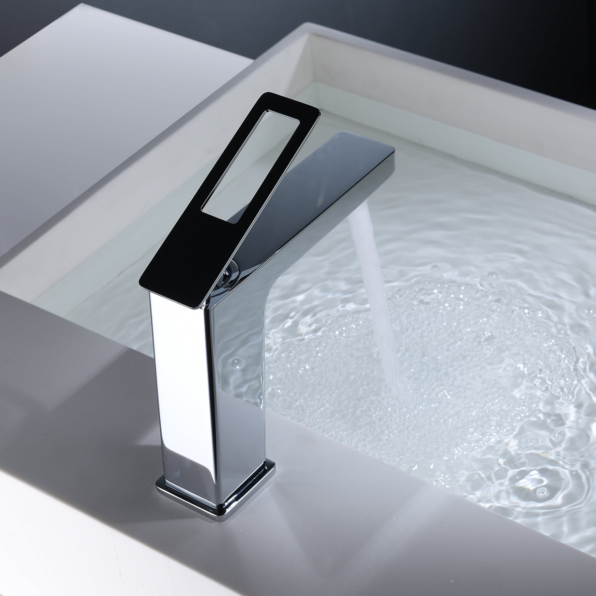IMEX Miscelatore lavabo monocomando in ottone con finitura cromo cartuccia ceramica Ø26 mm set 2 flessibili 3-8 inclusi altezza 153 mm proiezione 140 mm design moderno Serie SUECIA BDC032-1