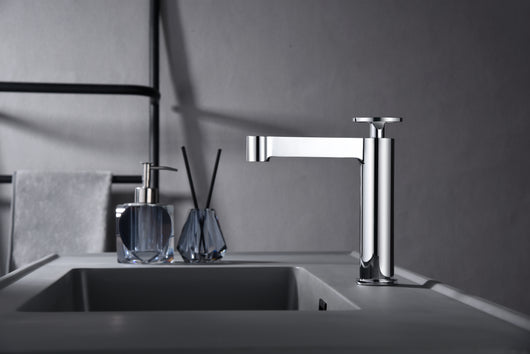 IMEX Miscelatore monocomando per lavabo in ottone cromato con cartuccia ceramica Ø26 mm set 2 flessibili 3-8 inclusi altezza 184 mm canna 135 mm colore cromato modello Imex-BDC033-1