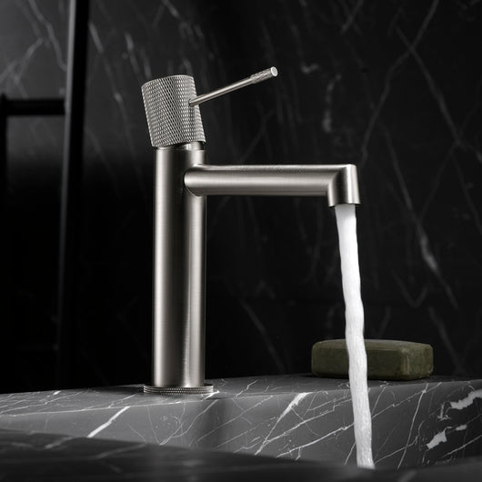 IMEX Miscelatore monocomando lavabo in ottone con finitura nichel spazzolato cartuccia ceramica Ø26 mm TOP 2 flessibili 3-8 inclusi altezza 200 mm canna 150 mm – modello Line BDD038-1NQ