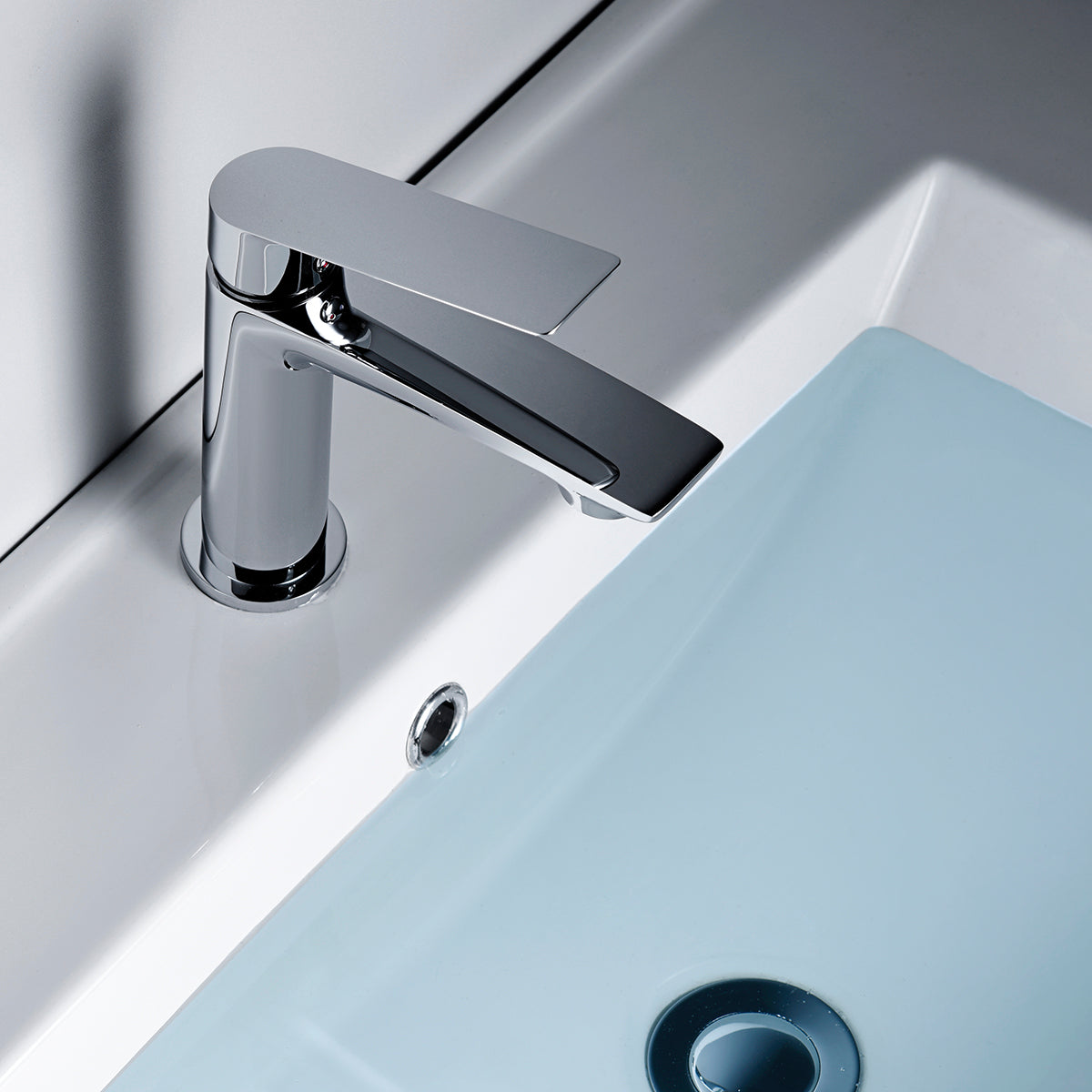 IMEX Miscelatore lavabo monocomando serie Luxor in ottone e zama con finitura cromata, cartuccia ceramica Ø25mm, tubi flessibili 3/8, modello Imex-BDX023-1