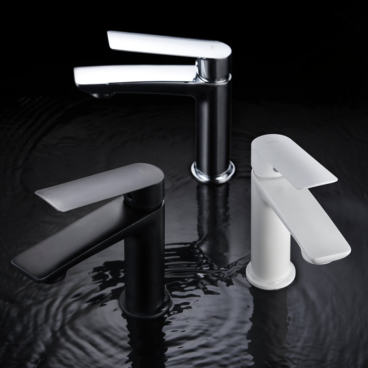 IMEX Miscelatore monocomando per lavabo in ottone e zama finitura bianco opaco con cartuccia ceramica Ø25mm e tubi flessibili inclusi serie Luxor Imex-BDX023-1BL