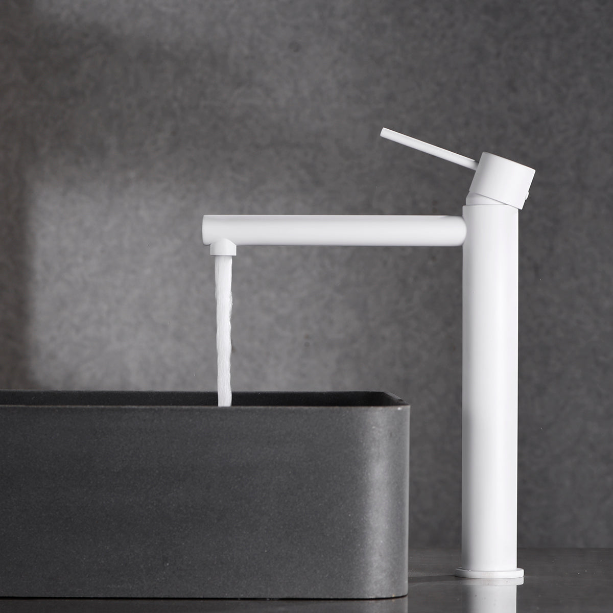 IMEX Miscelatore lavabo alto bianco opaco in ottone e zama, cartuccia ceramica Ø25 mm, tubi flessibili 3/8 inclusi, monocomando serie MILOS Modello Imex-BDYS045-3BL