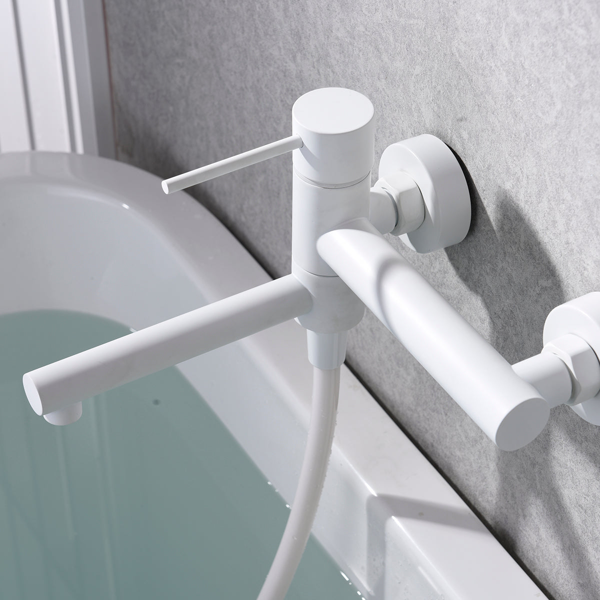 IMEX Miscelatore vasca-doccia monocomando in ottone e zama bianco opaco, tubo flessibile metallo 180 cm, supporto ABS, maniglia doccia rotonda, cartuccia ceramica Ø35 mm, modello Imex-BDYS045-4BL