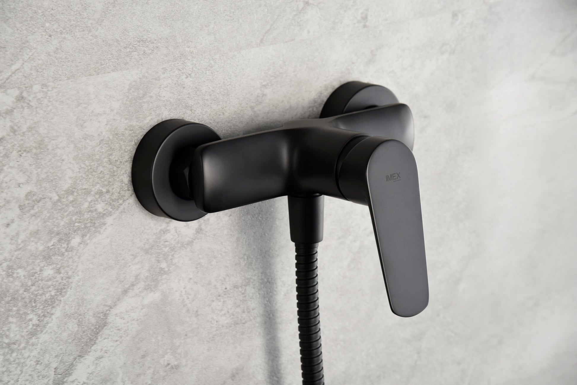 IMEX Miscelatore doccia in ottone e zama nero opaco con soffione rotondo a 3 posizioni tubo flessibile metallo 18 m supporto ABS portata 12 l-min cartuccia ceramica 35 mm - Imex-BDZ044-5NG