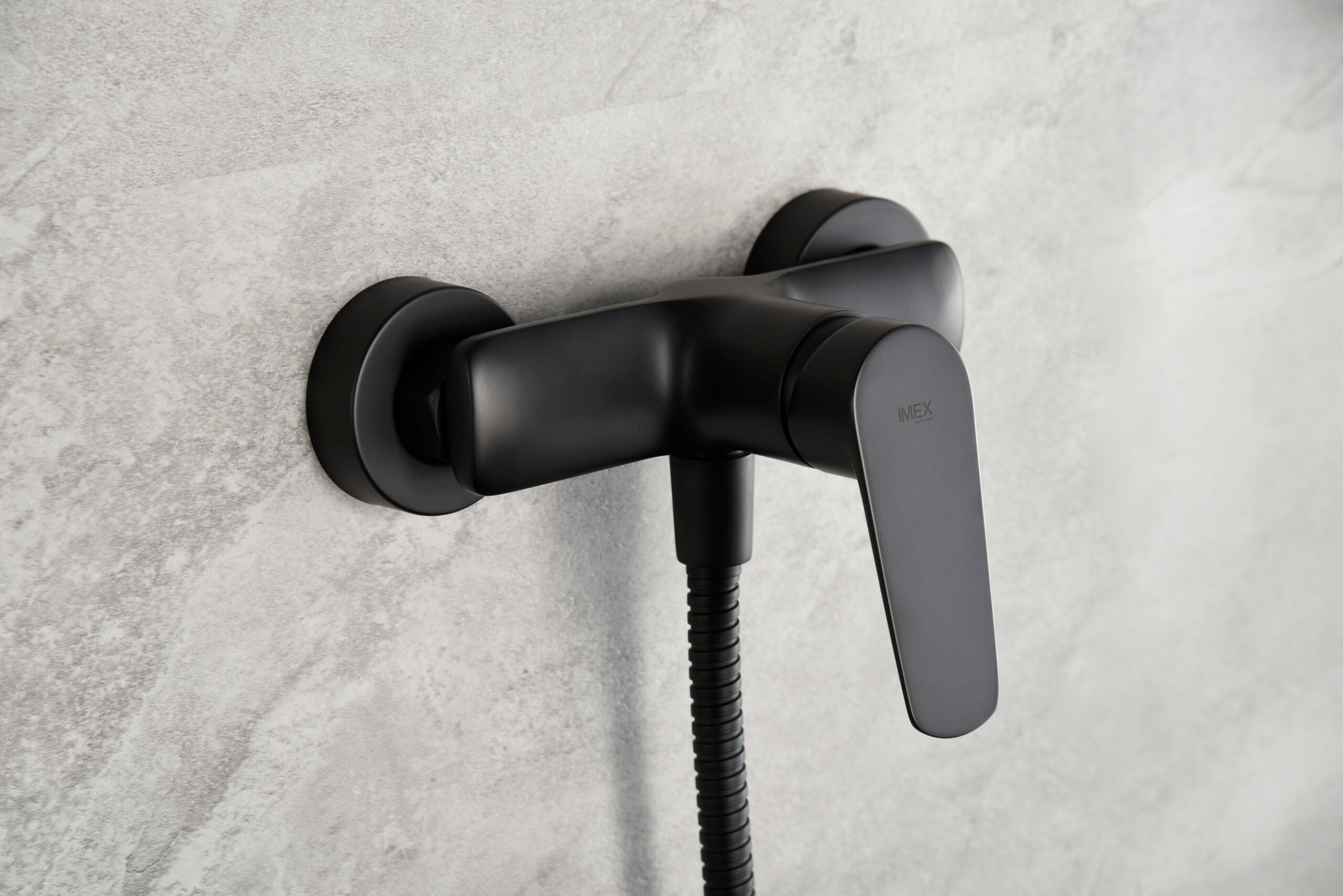 IMEX Miscelatore doccia in ottone e zama nero opaco con soffione rotondo a 3 posizioni tubo flessibile metallo 18 m supporto ABS portata 12 l-min cartuccia ceramica 35 mm - Imex-BDZ044-5NG