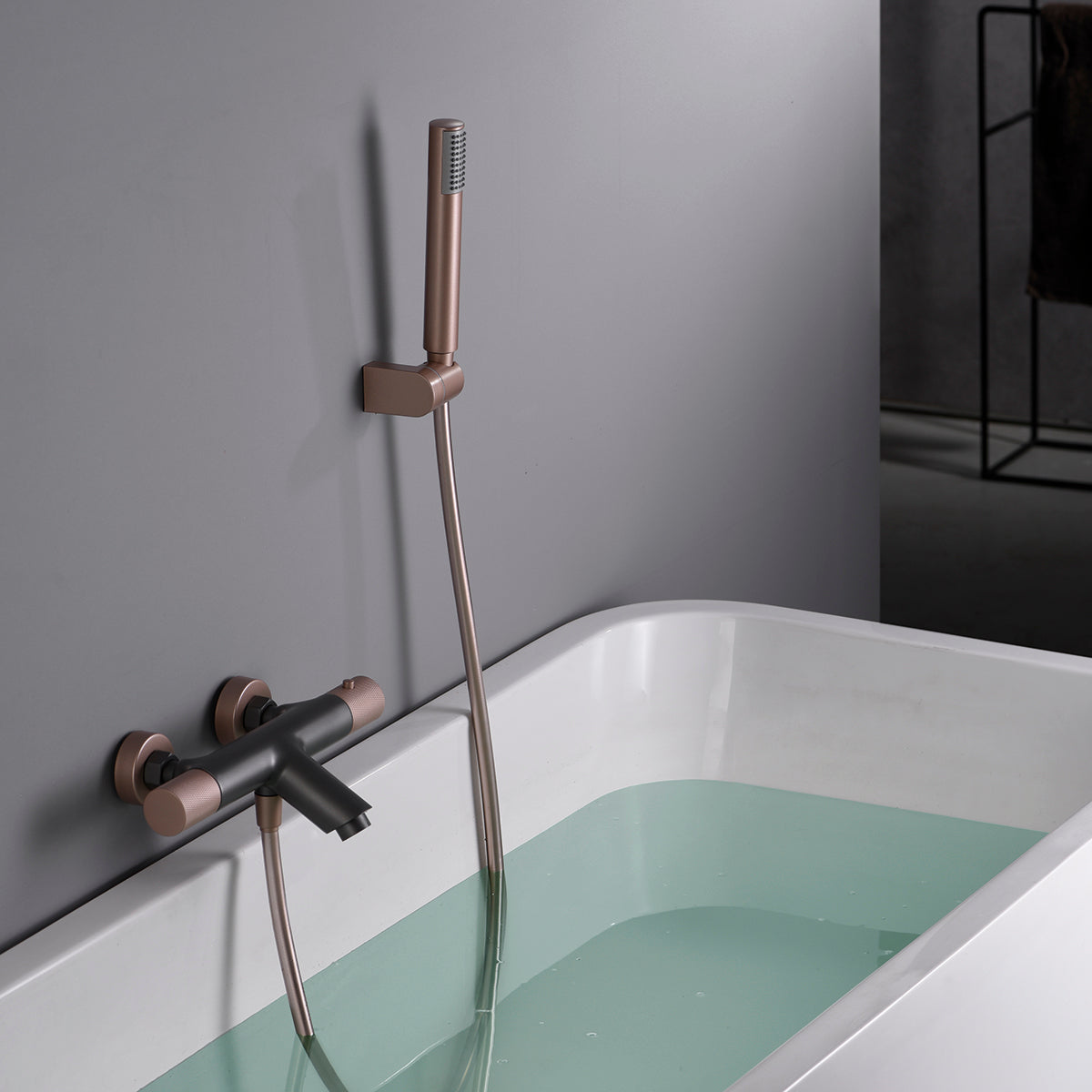IMEX Set vascadoccia termostatico oro rosa in ottone e zama con tubo flessibile PVC, portamanopola ABS, doccetta tonda, cartuccia termostatica TURN CLEAN SYSTEM Imex-BTD038-4GC