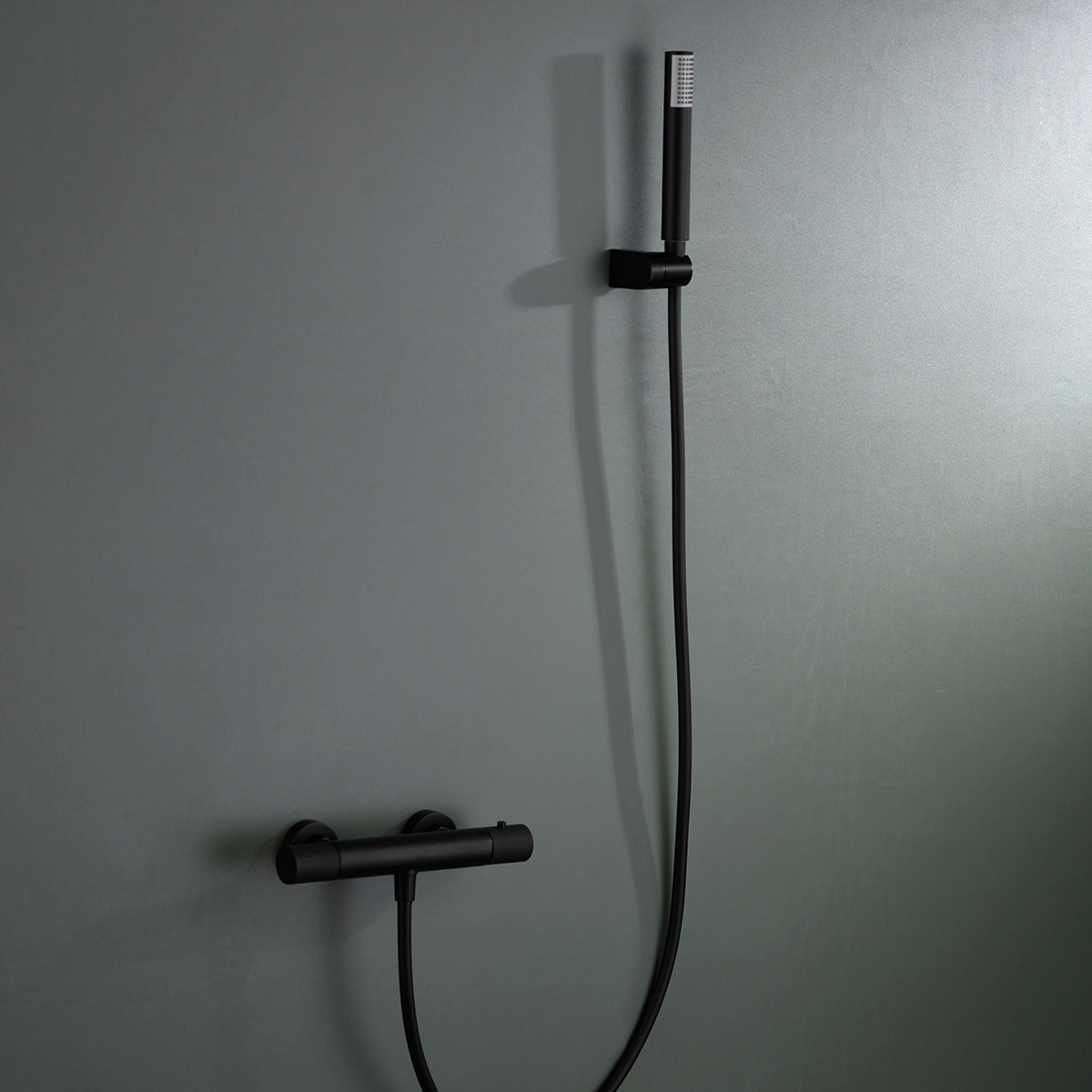 IMEX Set doccia termostatico Line nero opaco, corpo in ottone e zama, tubo flessibile in PVC nero, supporto doccia in ABS, maniglia rotonda, cartuccia termostatica TURN CLEAN SYSTEM Imex-BTD038-5NG