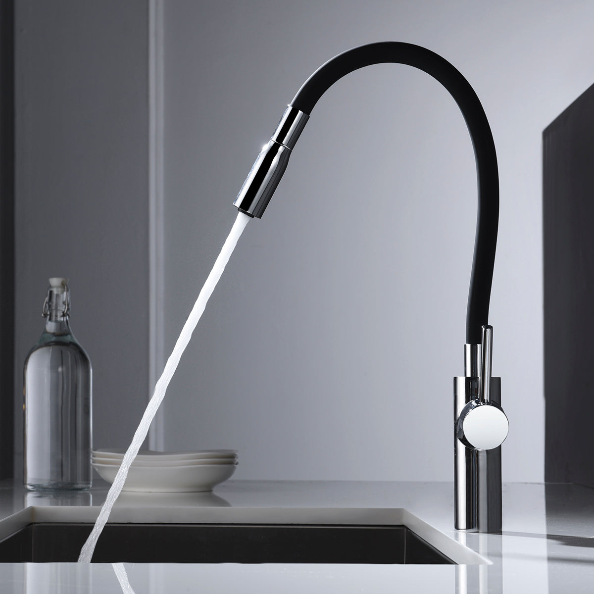 IMEX Miscelatore lavello cucina monocomando corpo ottone cromato tubo flessibile nero opaco cartuccia 35 mm apertura freddo tubi flessibili 50 cm diffusore due posizioni modello TOKYO Imex-GCE016