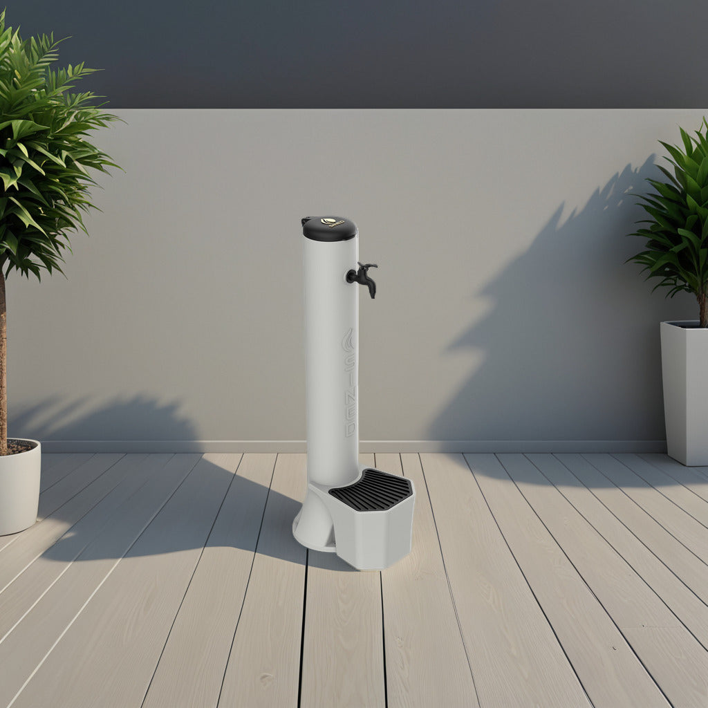 Sined Kit Tritone Fontana Per Esterno e Secchiello Da 5 Litri In Polietilene Tortora Realizzato In Polietilene Hd