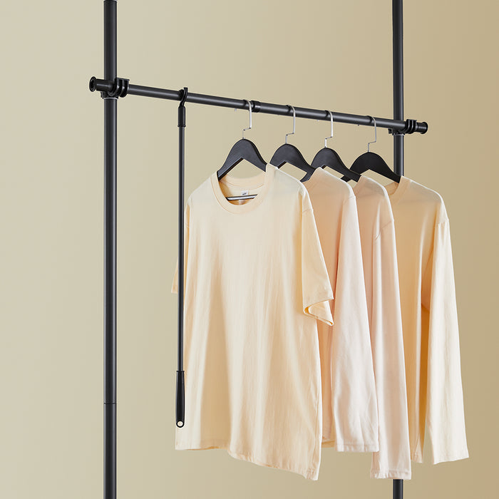 SoBuy KLS04-II-SCH Telescopic Appendiabiti da Terra, Robusto Stand Appendiabiti con Aste e Ripiani, Armadio Aperto Regolabile per Camera da Letto, Porta Abiti Nero