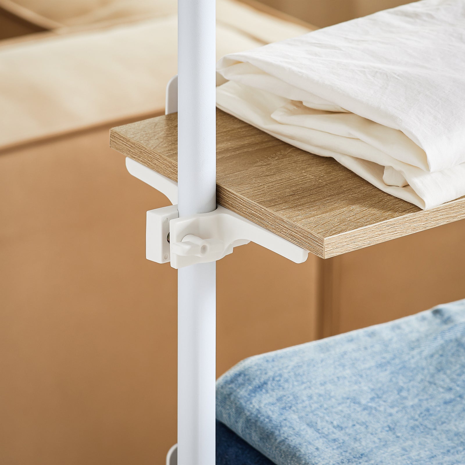 Cabina Armadio componibile da angolare Organizzazione Guardaroba con 1 asta appendiabiti e 3 ripiani L97xP24xA(193-262) cm Bianco-Naturale KLS14-WN