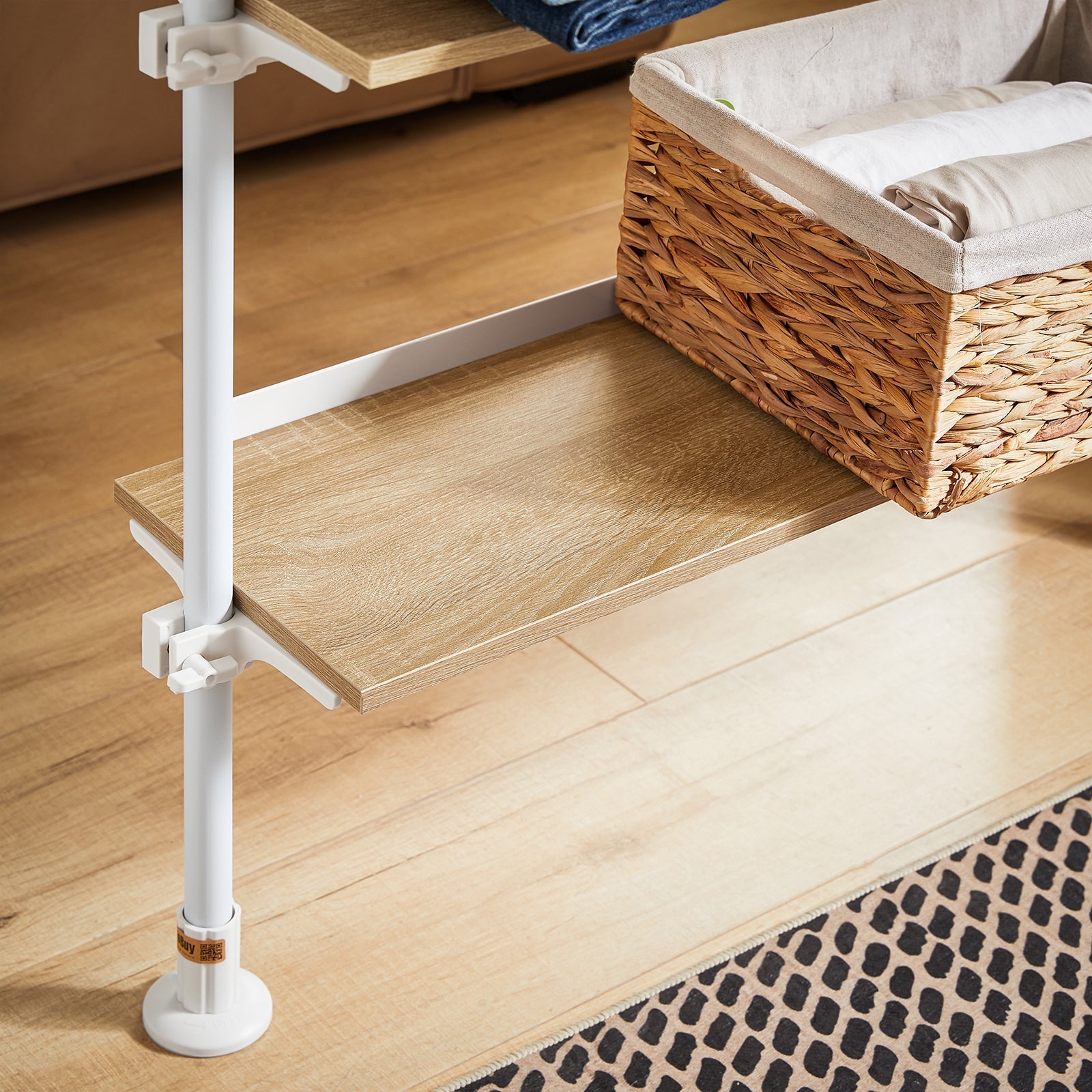 Cabina Armadio componibile da angolare Organizzazione Guardaroba con 1 asta appendiabiti e 3 ripiani L97xP24xA(193-262) cm Bianco-Naturale KLS14-WN