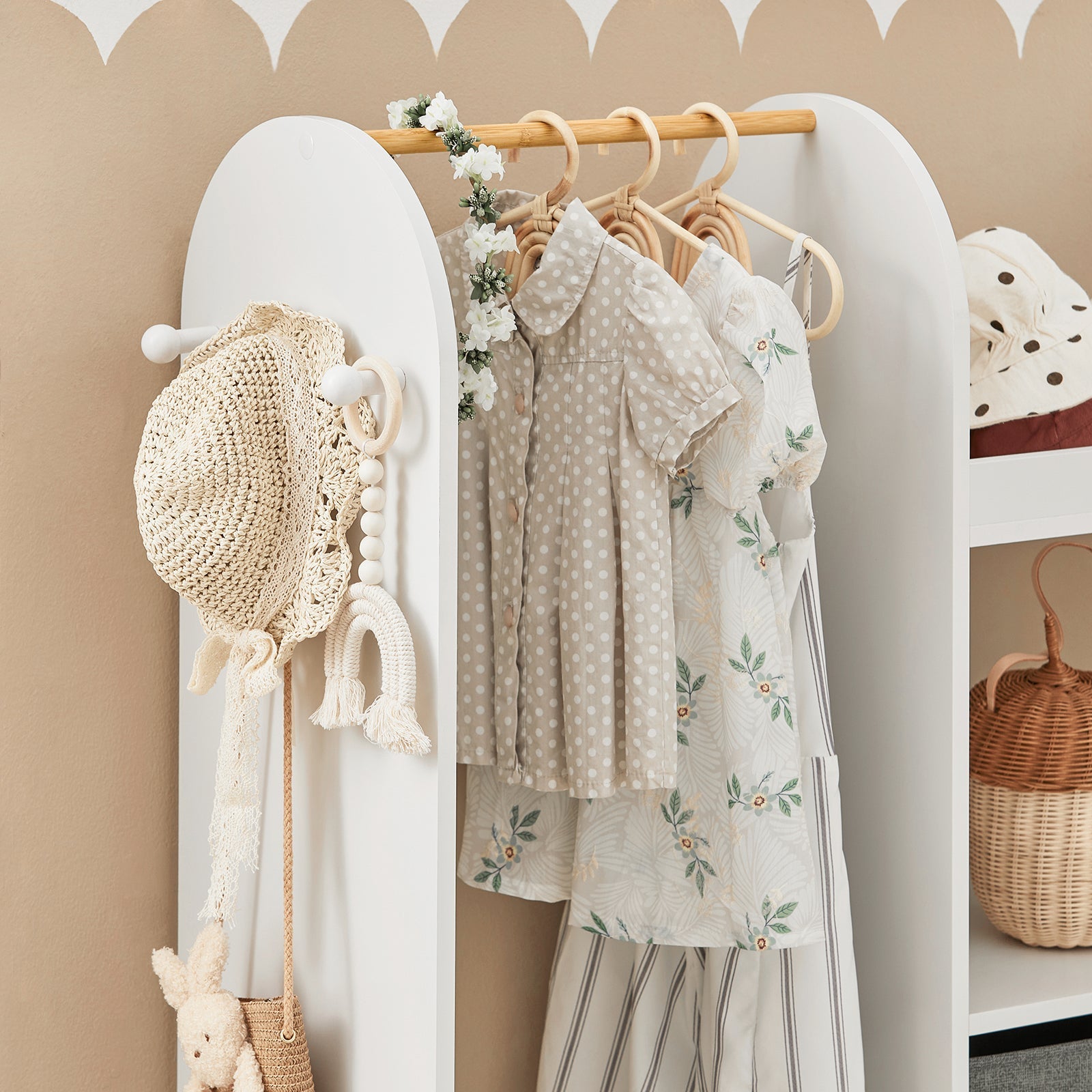 Mobile per Bambini con Appendiabiti, Giardaroba per Bambini con scatole, Armadio per bambini con 3 ganci, KMB40-W SoBuy