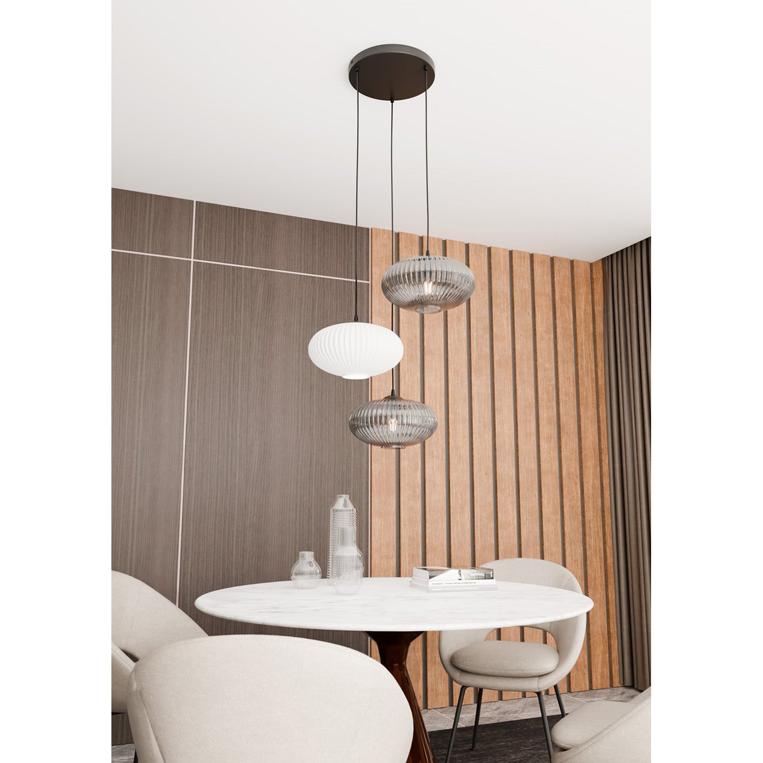 Lampadario 3 Luci Iris Base Tonda In Acciaio Nero Paralume Plissè Multicolor