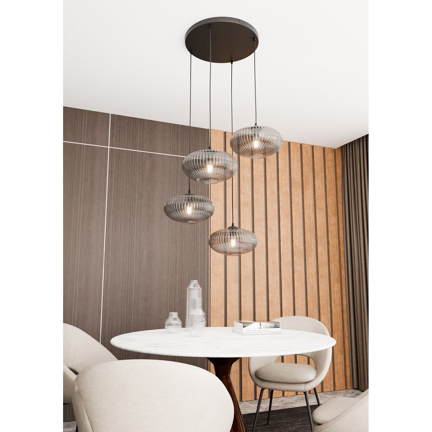 Lampadario 4 Luci Iris Base Tonda In Acciaio Nero Paralume Plissettato Fumè